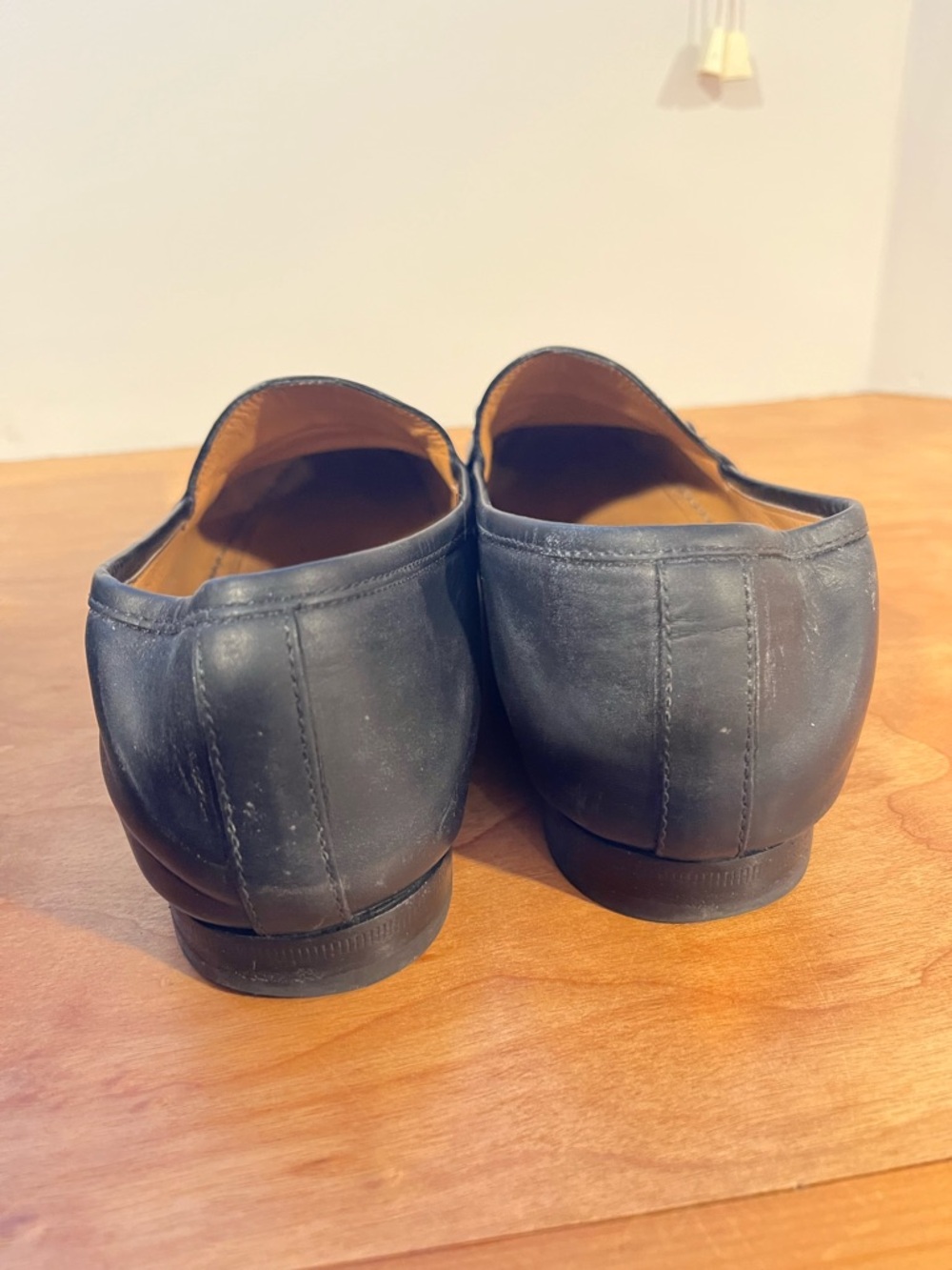 GUCCI Black Leather Women’s Slip-On Loafers with Gold Horsebit - Picture 5 of 5